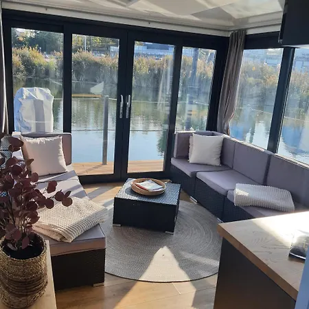 וילה Schwimmendes Silent *